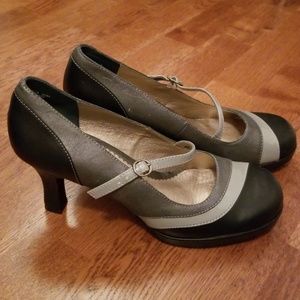 9.5 gray and black heels by Mudd